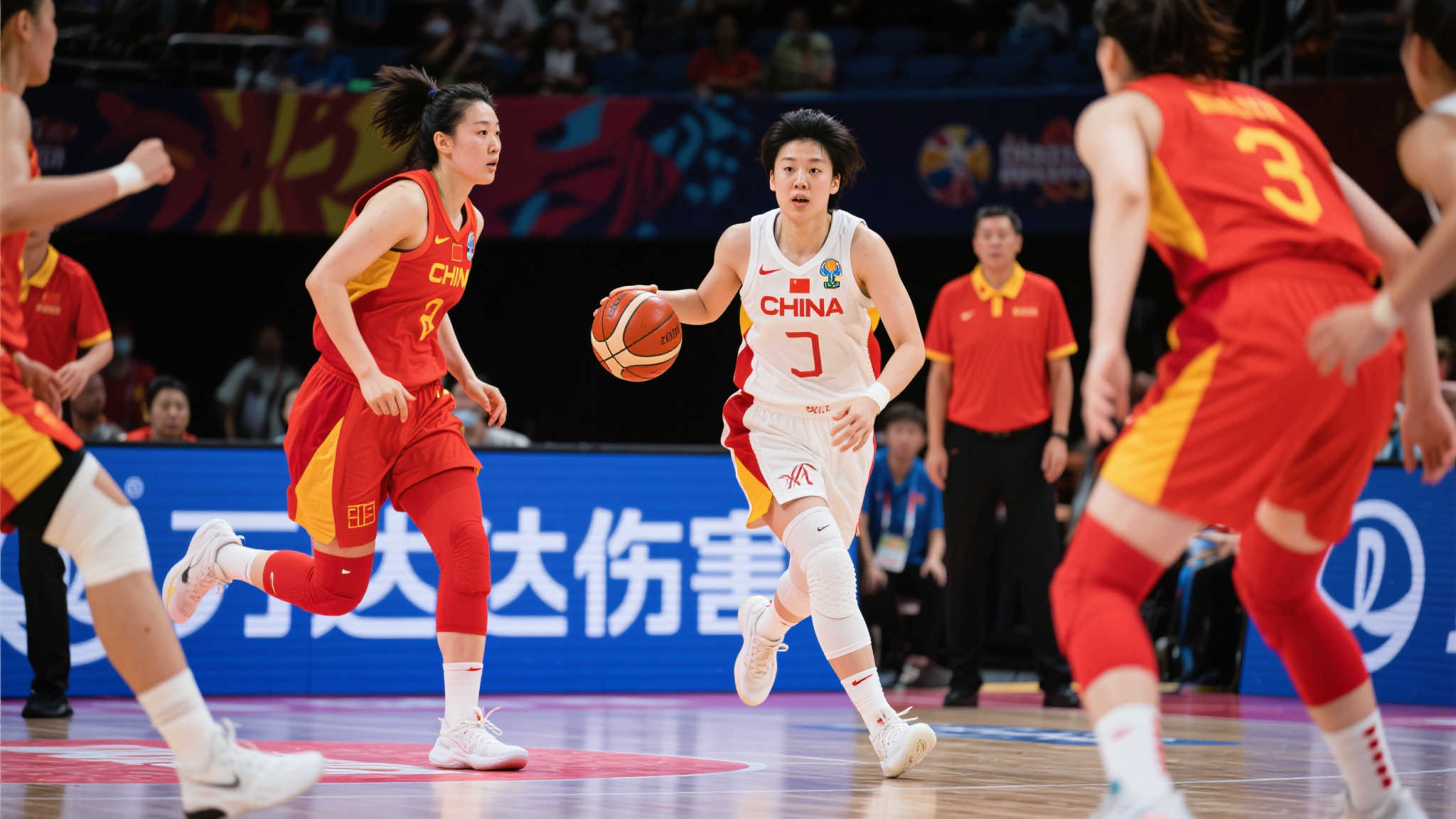 李梦遭遇困境背后:三个关键原因揭开真相 团队运动中,个人发挥很大程度依赖于整个战术环境。如